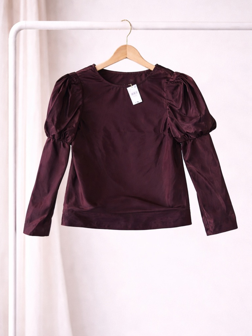 Express Satin Puff-Sleeve Long-Sleeve Top in Plum